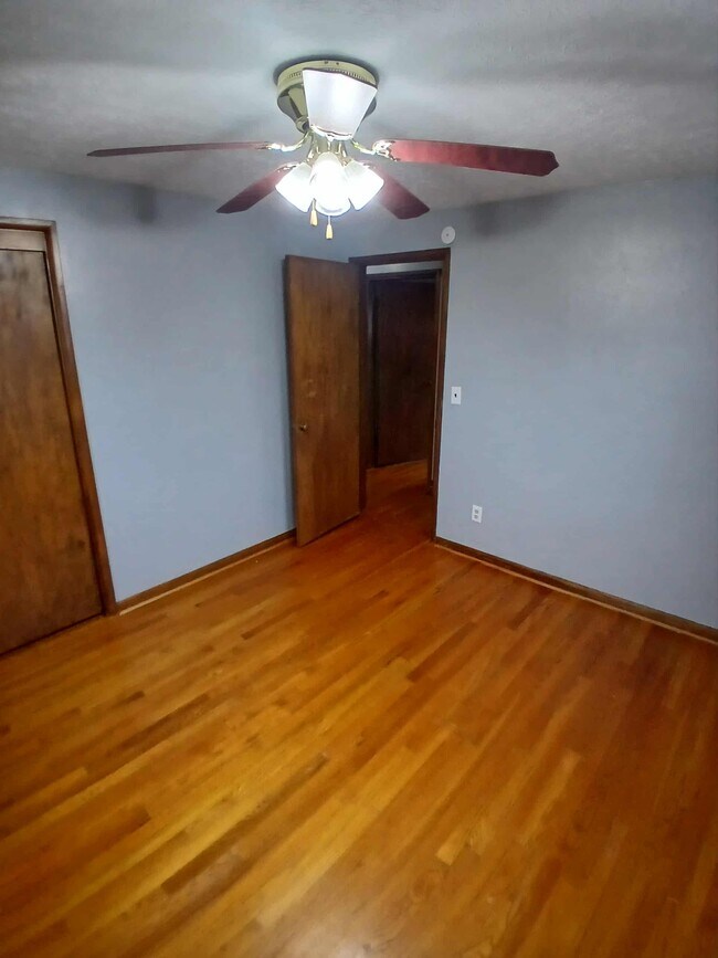 Building Photo - 1159 S Main St