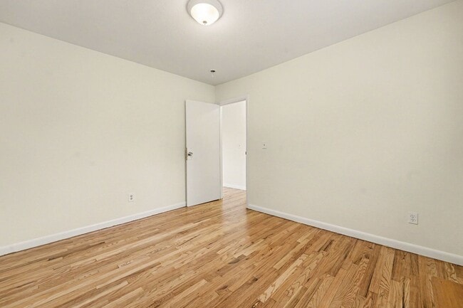 Building Photo - 76 Newland Ct