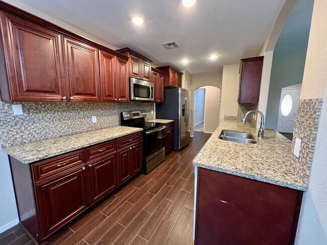 Building Photo - 511 Ridge Point Dr