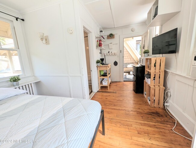 Building Photo - 2727 Riverside Ave