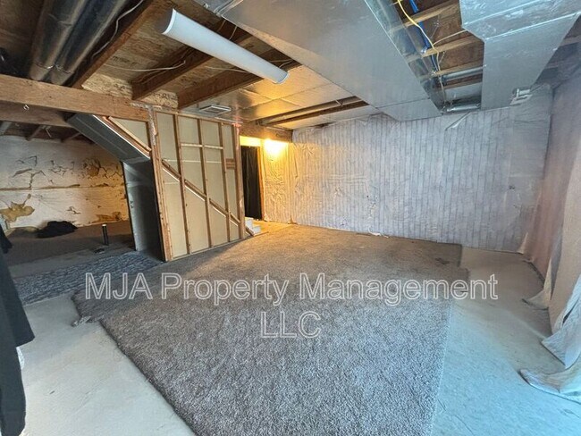 Building Photo - 31 Kintail St