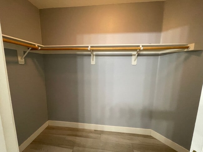 Building Photo - Cute 2 bed 2 bath townhouse with 1 car garage and washer and dryer in unit
