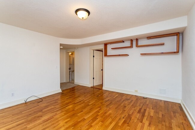 Building Photo - 12 W Brookside St