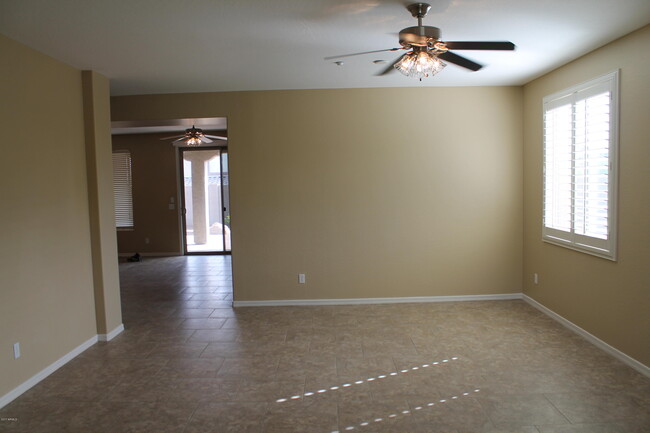 Building Photo - 9059 W Red Fox Rd