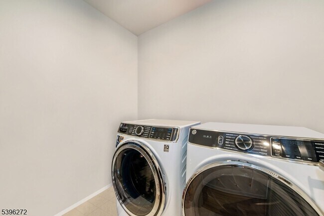 Building Photo - 60 Coventry Rd