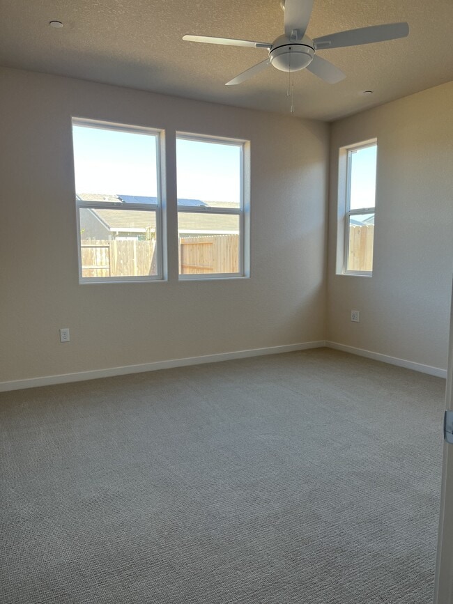 Building Photo - 1761 Lockwood Dr