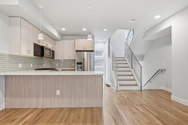 Building Photo - $3,540.95 with $300 off the first month's rent, 2 Beds - 4 Bath, Townhouse in Denver with Cozy Fi...