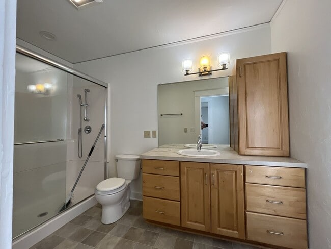 Building Photo - Expansive 4BR 2,900+ Sq Ft Home with Theater-Style Living Room & Bonus Hobby Workshop