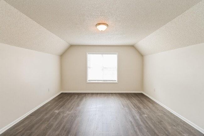 Building Photo - 5819 Garden Ridge Dr