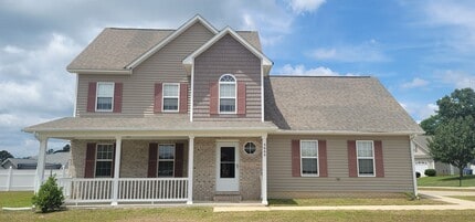 Building Photo - Beautiful 3 bedroom, 2.5 Bath home Minutes from Shopping & Easy Access to Highway for Travel.