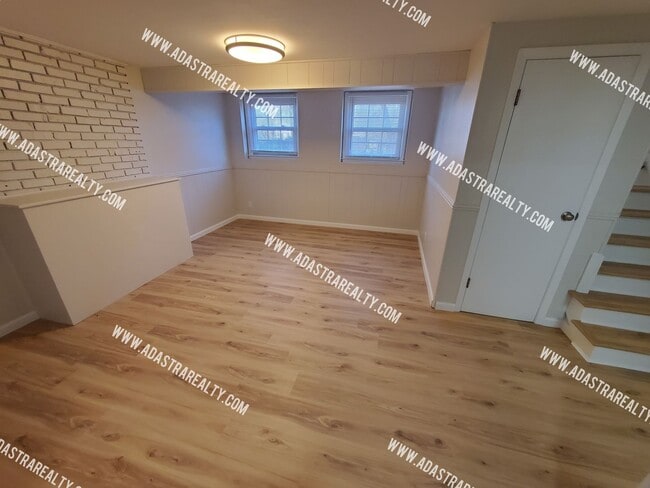 Building Photo - Absolutley Beautiful 4 Bedroom 2.5 Bath Overland Park Home-Available NOW!!