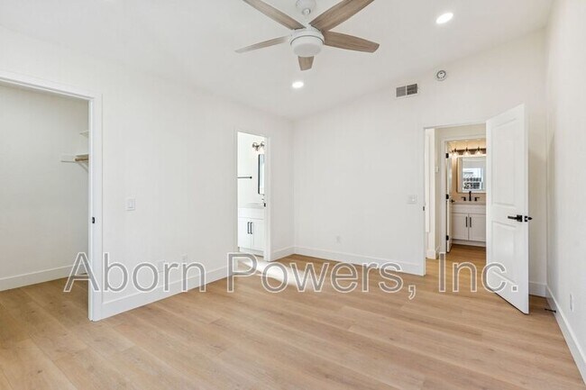 Building Photo - 9752 Woodhollow Way