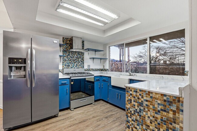 Building Photo - 4613 Sun Valley Dr