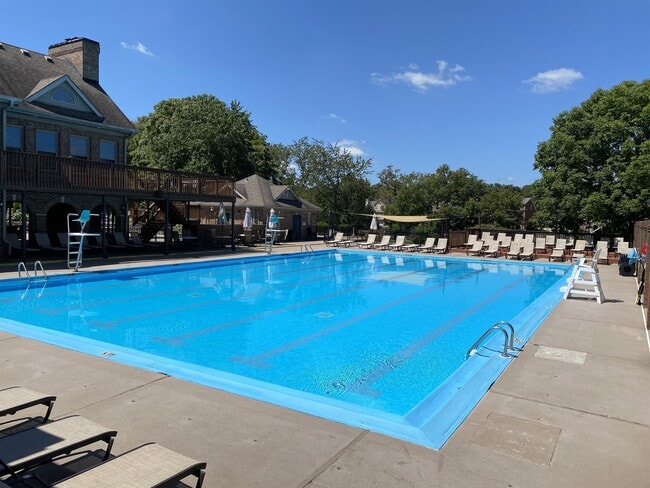 Building Photo - 4024 Palmetto Dr