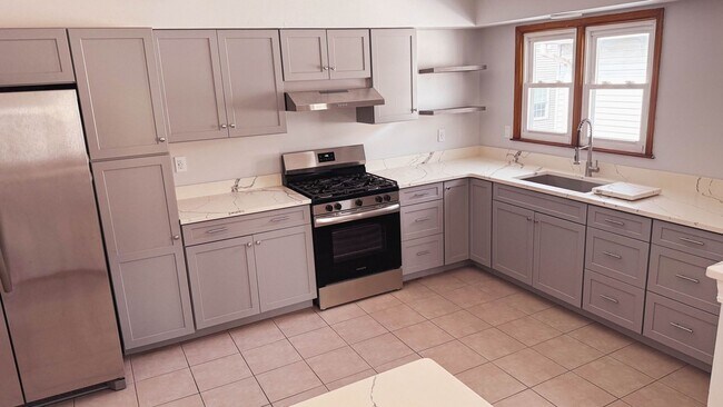 Building Photo - Charming 3BR , 2 BTHRM Duplex in Elizabeth