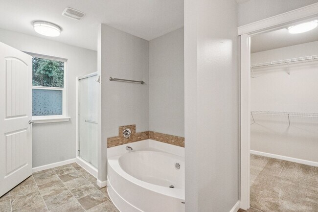 Building Photo - Well maintained 4-Bedroom 2.5 bath Graham home w/ Multiple Living Areas