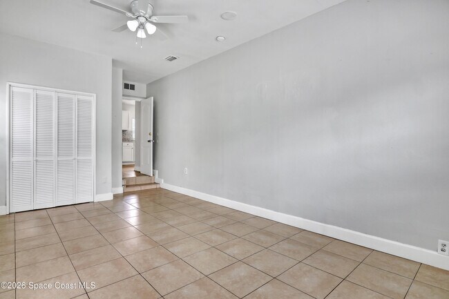 Building Photo - 807 Hillsdale Dr