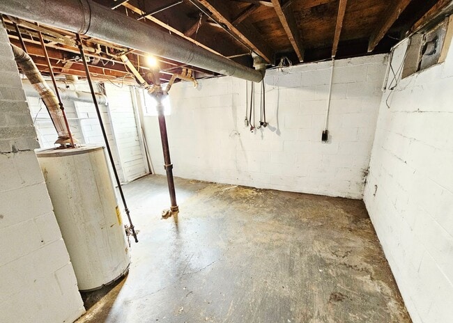 Building Photo - Move-In Ready 2BR/1BA Home w/ 2-Car Garage | Recently Updated