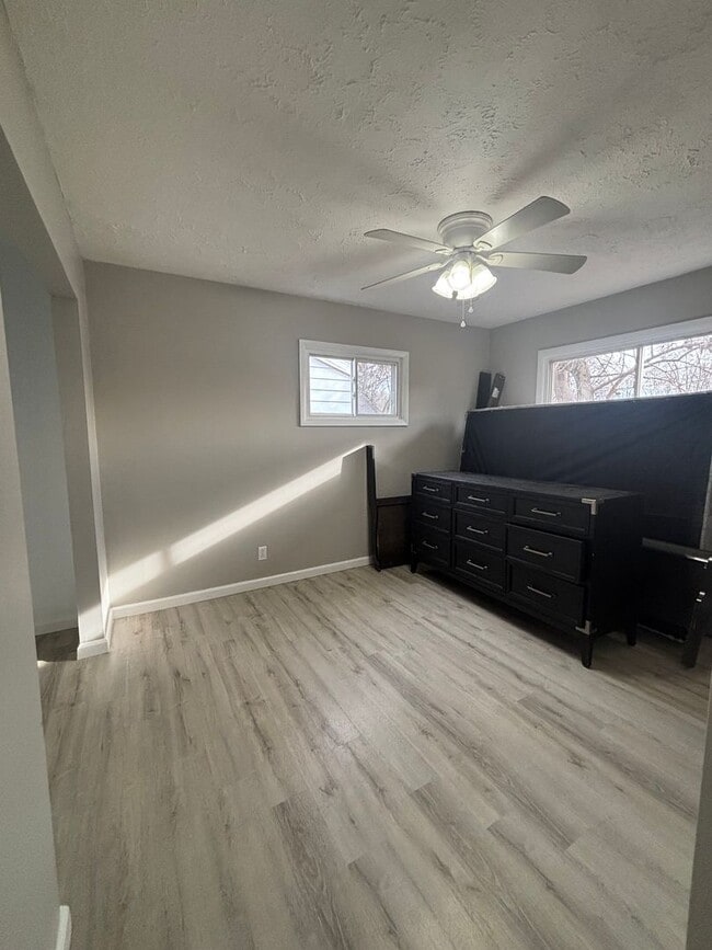 Building Photo - 3 Bedroom Single Family Home