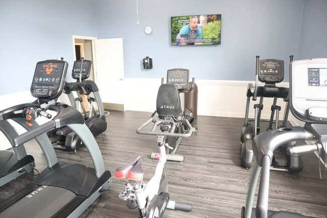 Building Photo - 8226 Green Parrot Rd