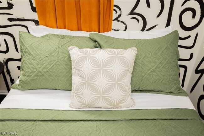 Building Photo - 2205 Santa Paula Dr