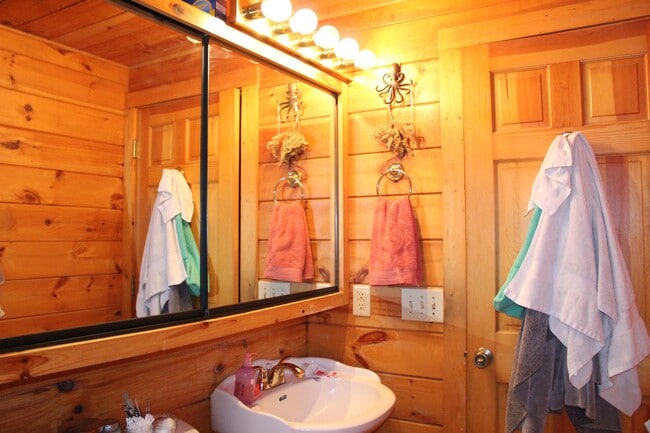 Building Photo - 104 Trinity Pond Road