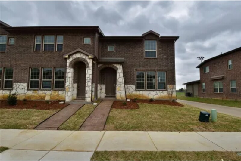 Primary Photo - 3401 Solana Cir
