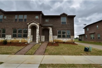 Building Photo - 3401 Solana Cir