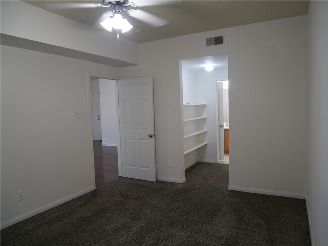 Building Photo - 6289 Wilcrest Dr