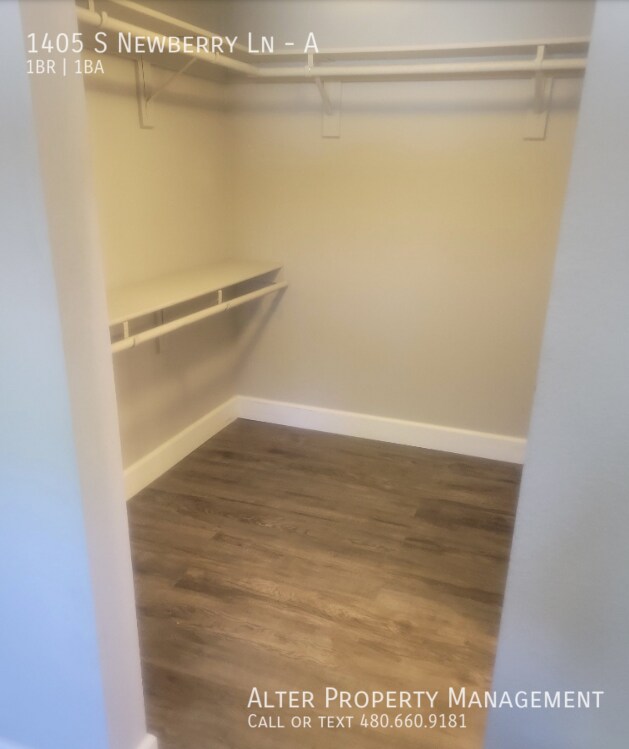 Building Photo - 1405 S Newberry Ln