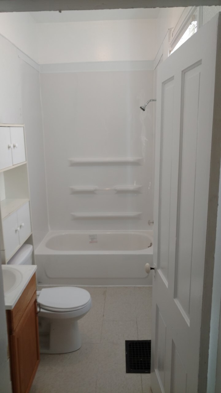 bathroom 1 - 294 E Thornton St