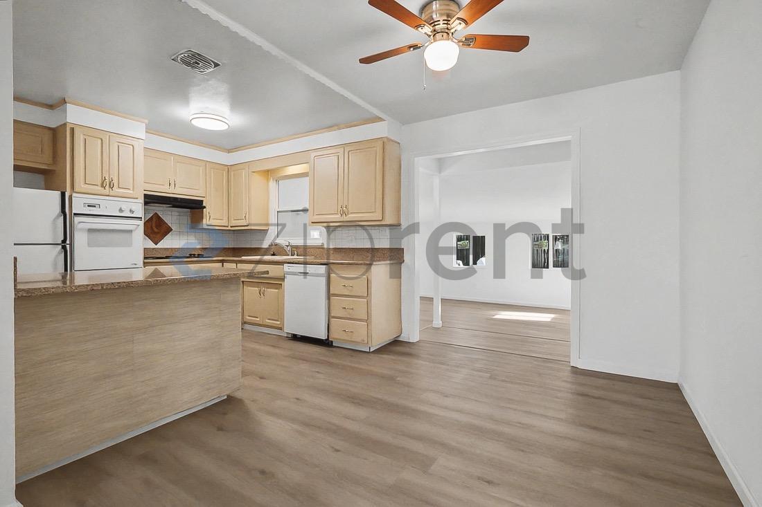 Building Photo - 1644 Bowling Green Dr