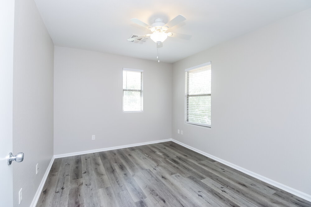Building Photo - 992 S Hawk Ln