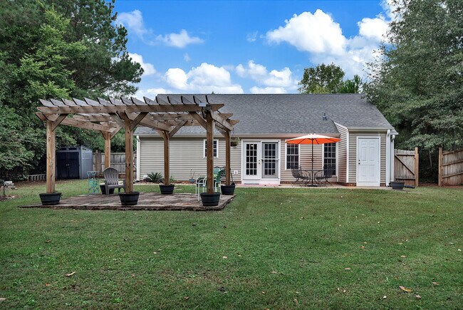 Building Photo - 405 Whispering Ln
