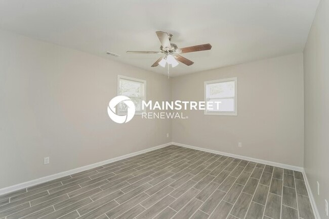 Building Photo - 3 Bedroom Pet-Friendly Home in Charlotte, NC with Main Street Renewal