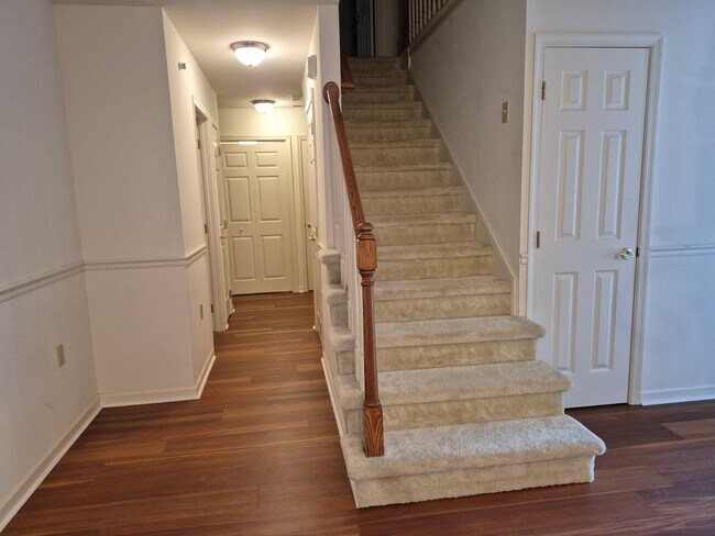 Building Photo - 1023 E Schumaker Manor Dr