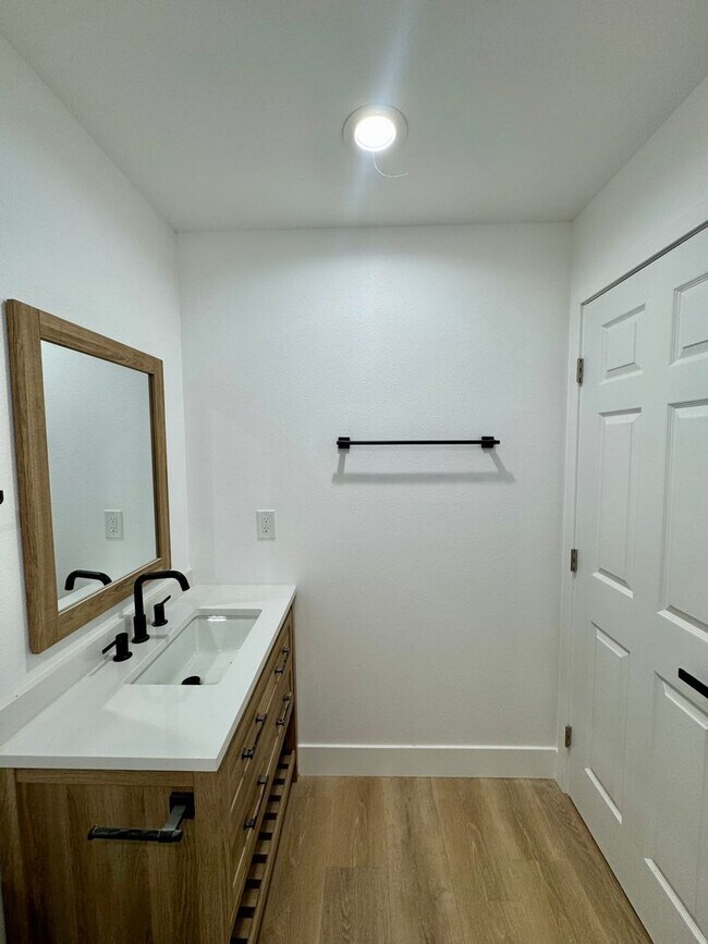 Building Photo - Large New Construction 3 bed 2 Bath Apartm...