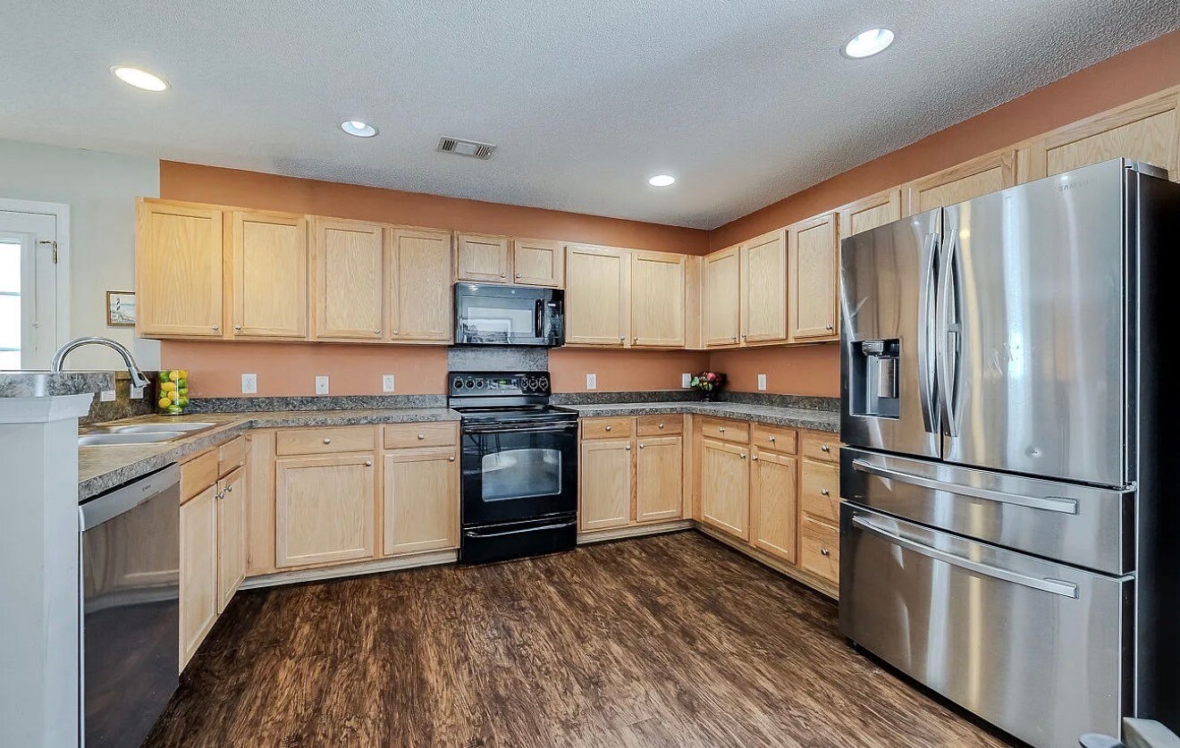 Building Photo - 323 Winchester Dr