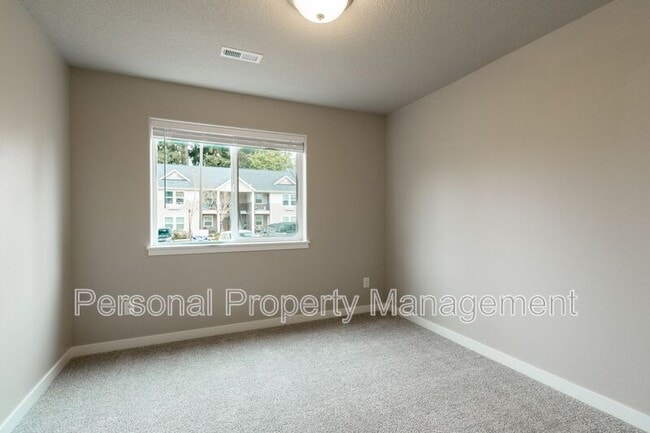Building Photo - 4811 NE 37th Ct