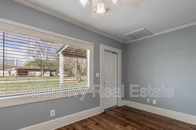 Building Photo - 254 S Railroad St