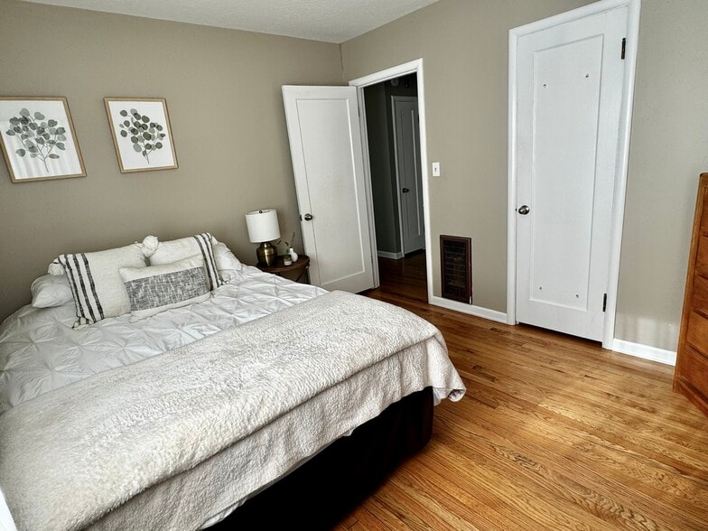 Building Photo - 217 Eastwood Dr