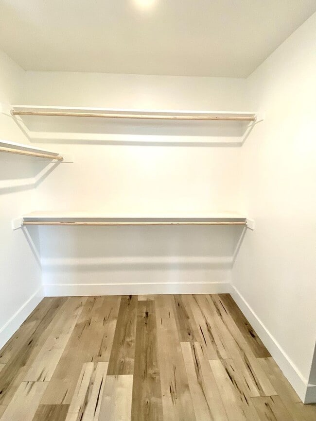 Building Photo - First Month Rent: FREE (with approved lease terms)