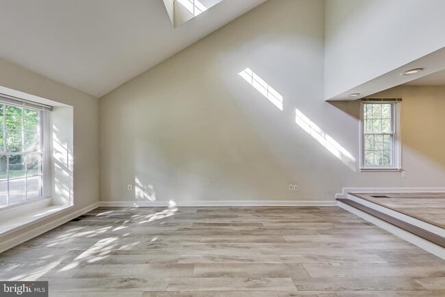 Building Photo - 12004 Montrose Village Terrace