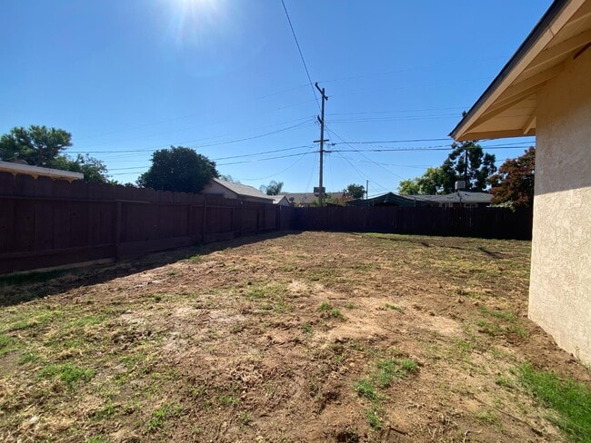 Building Photo - 1545 W Sussex Way