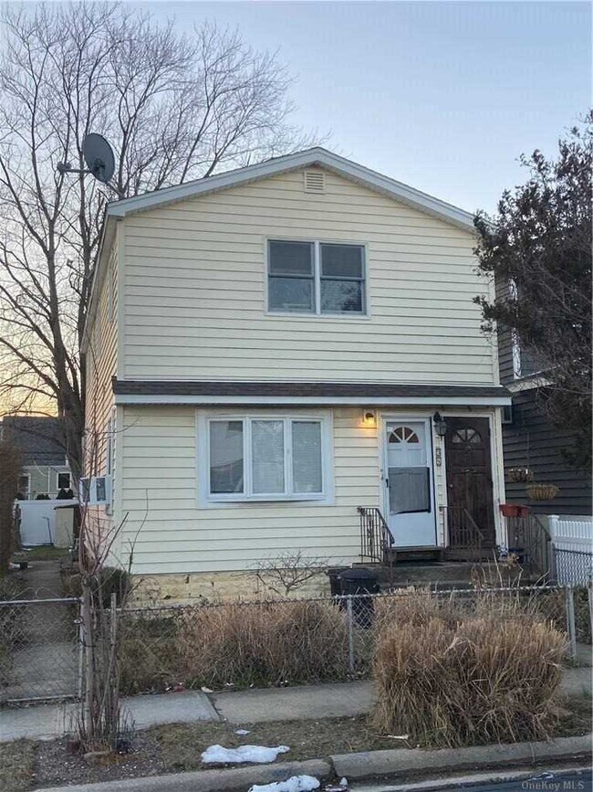 34 Newport Rd 34 Newport Rd Island Park NY 11558 Apartment Finder