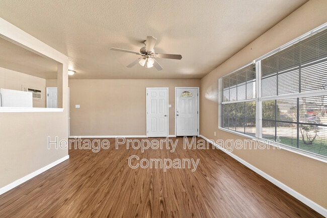 Building Photo - 1222 W Thorain Blvd