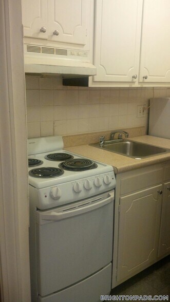 Building Photo - 172 N Beacon St