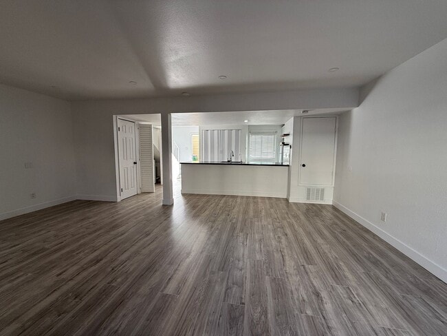 Building Photo - 1028 Bradley Square