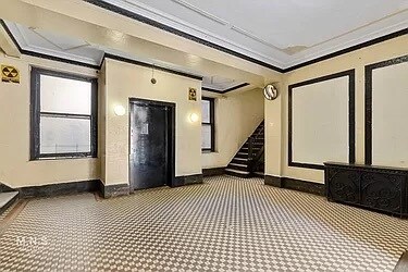 lobby - 108 Thayer St