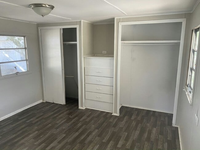 Building Photo - 1 Circle Dr